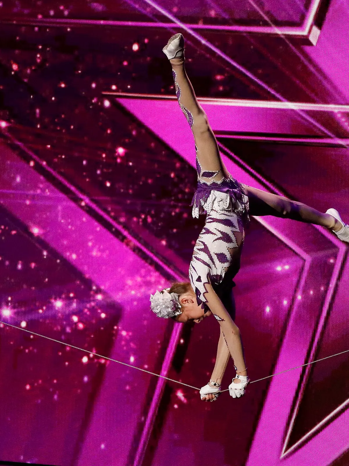 Ameli Bilyk - Hula-Hoop-Akrobatin auf dem Schlappseil aus der Ukraine.Verwendung der Bilder für Online-Medien ausschließlich mit folgender Verlinkung: 'Alle Infos zu 'Das Supertalent' im Special bei RTL.de: https://www.rtl.de/cms/sendungen/das-supertalent.html