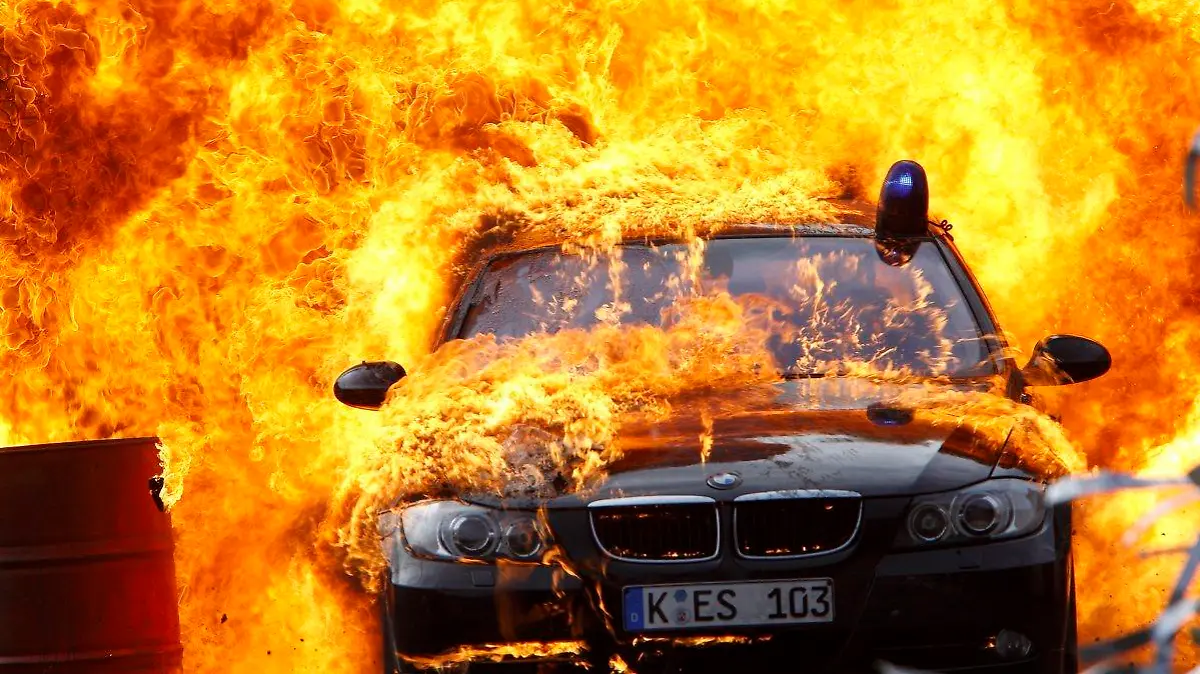 Nico Schulz (Florian Panzner), Victor Semenov (Oliver Marlo), Ben Jv§ger (Tom Beck), Semir Gerkan (Erdogan Atalay)
Die gestohlenen Luxuswagen werden verladen, Semenov macht vÑrger. 
Die Helden tauchen auf es gibt eine wilde Schievüerei, Nico erschievüt Semenov.