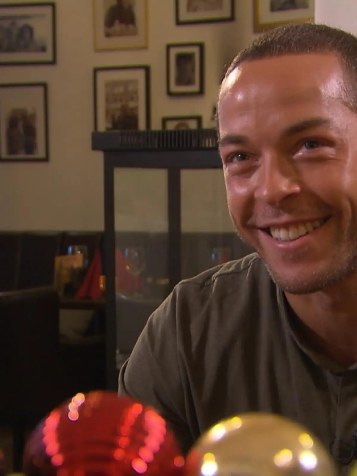 Bild zu: "Der Bachelor im Entweder-Oder-Interview"