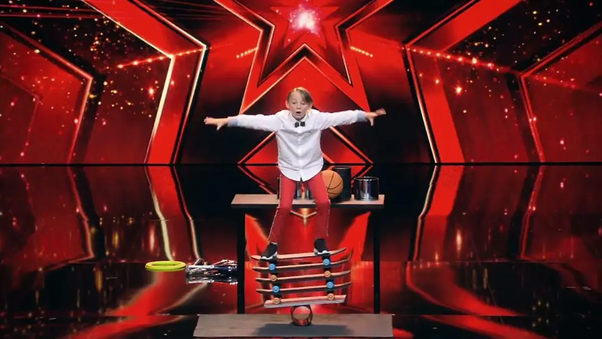 Zirkusdirektor Emilio beeindruckt die Jury Das Supertalent 2018: Show 13