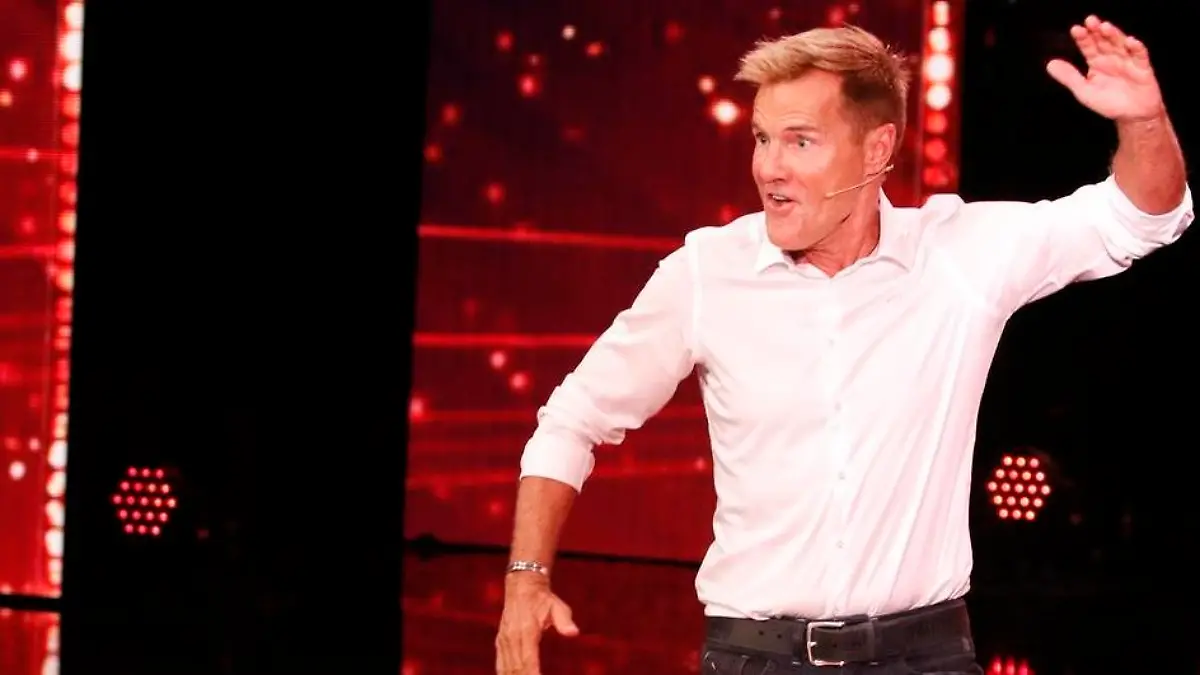 Dieter Bohlen drückt den Goldenen Buzzer Kurz vor dem Finale