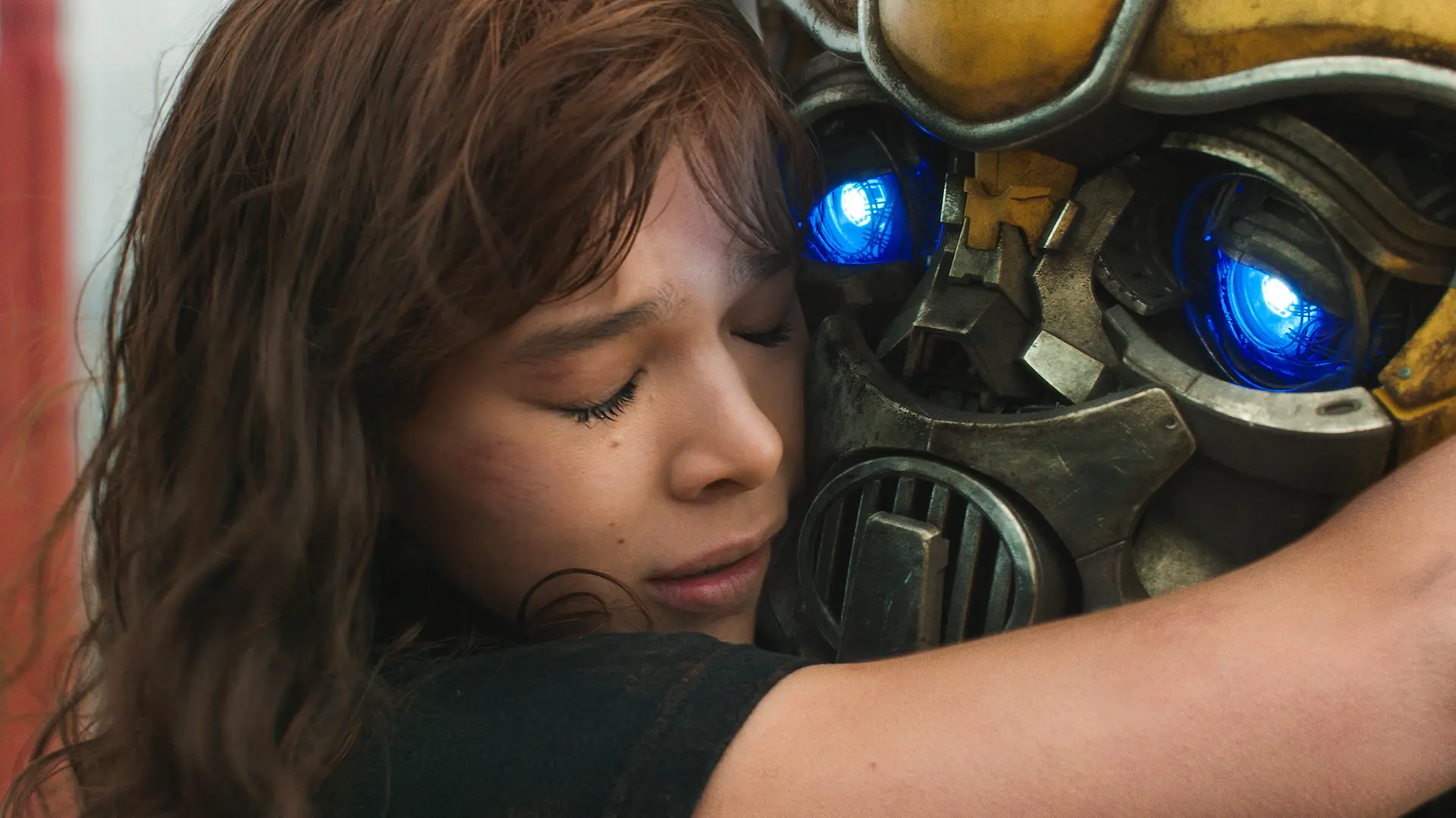 Haben sich gesucht und gefunden: Charlie und Vaterfigur Bumblebee.