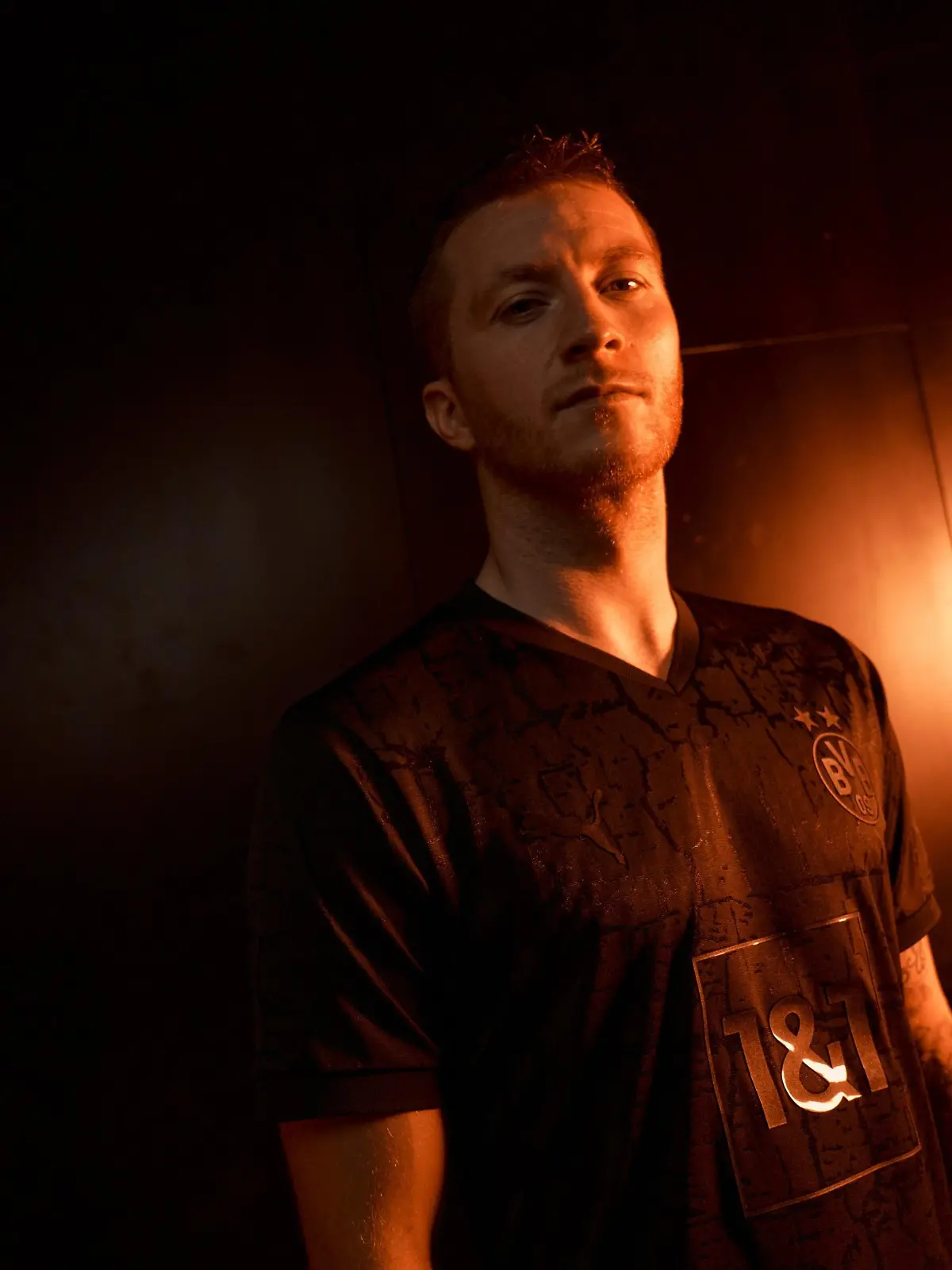 Marco Reus im schwarzen BVB-Sondertrikot.