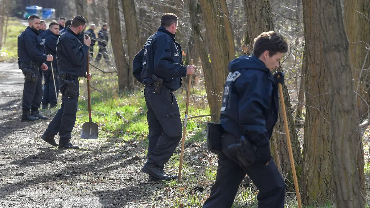 07.03.2019, Brandenburg, Kummersdorf: Am Donnerstag ist eine Hundertschaft der Berliner Polizei nach Brandenburg ausgerückt, um bei Storkow (Oder-Spree) ein Waldstück nach der vermissten Rebecca Reusch abzusuchen. "Wir gehen einem Hinweis nach", erklärte ein Sprecher der Berliner Polizei. Nähere Angaben machte er nicht. Offiziell wurde der Storkower Ortsteil Kummersdorf angegeben. Foto: Patrick Pleul/dpa-Zentralbild/ZB +++ dpa-Bildfunk +++