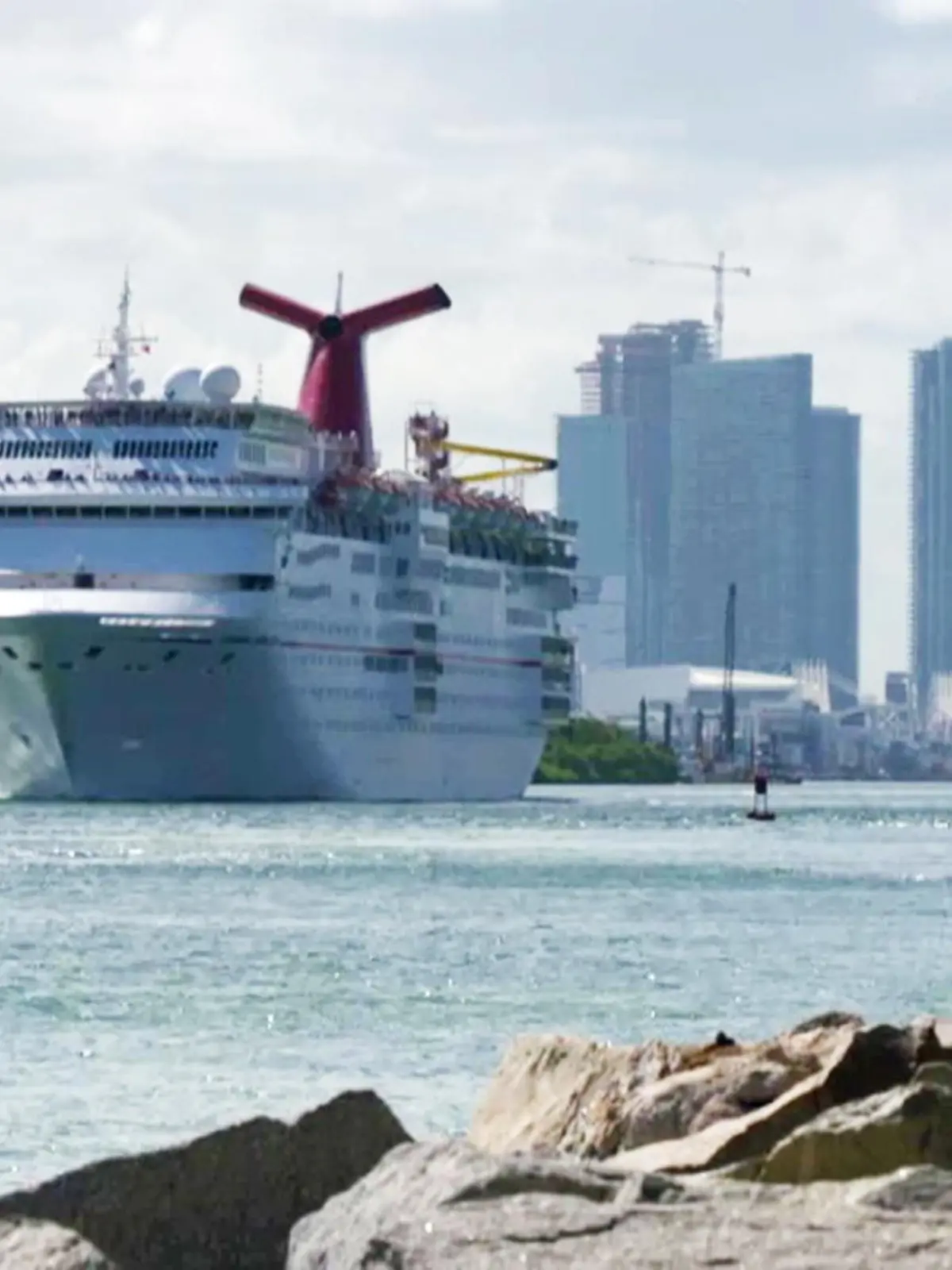 Kreuzfahrtschiff vor Miami