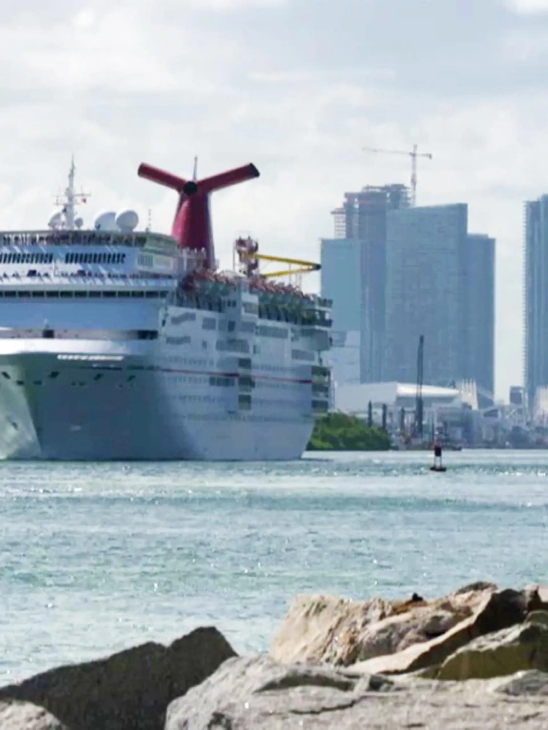 Kreuzfahrtschiff vor Miami
