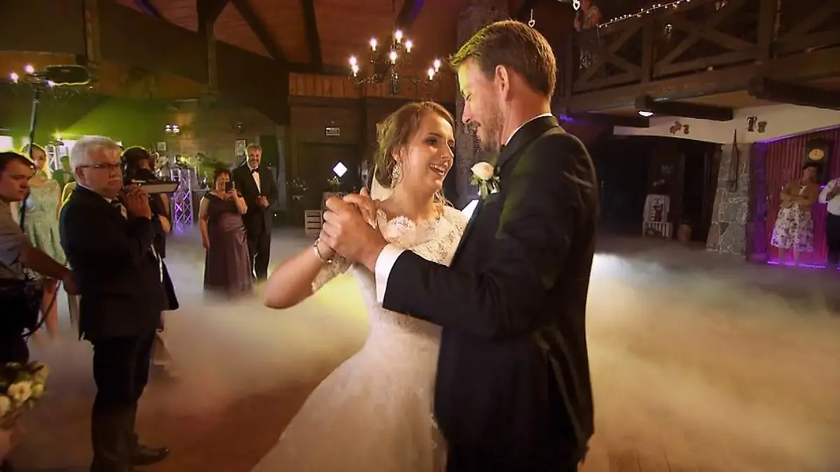 Ups! Beim Hochzeitstanz geht einiges schief! Gerald und Anna außer Takt