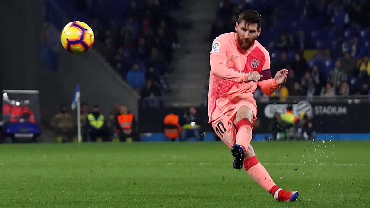 Soccer Football - La Liga Santander - Espanyol v FC Barcelona - RCDE Stadium, Barcelona, Spain - December 8, 2018 Barcelona's Lionel Messi scores their fourth goal REUTERS/Albert Gea