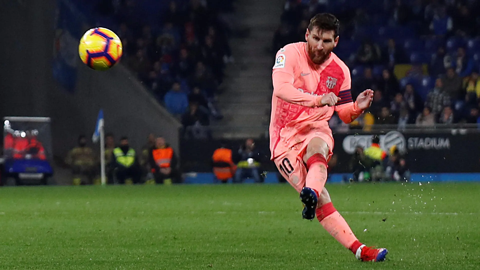 Soccer Football - La Liga Santander - Espanyol v FC Barcelona - RCDE Stadium, Barcelona, Spain - December 8, 2018 Barcelona's Lionel Messi scores their fourth goal REUTERS/Albert Gea