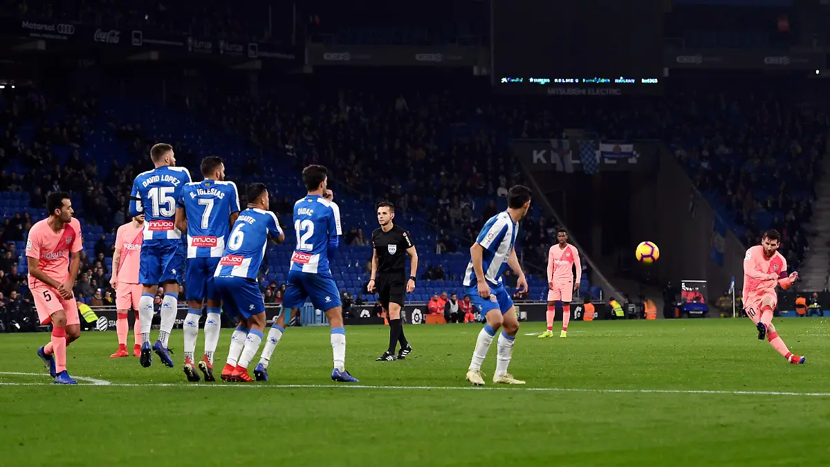 BARCELONA, SPAIN - DECEMBER 08: Lionel Messi of Barcelona scores his team's fourth goal during the La Liga match between RCD Espanyol and FC Barcelona at RCDE Stadium on December 8, 2018 in Barcelona, Spain. (Photo by Alex Caparros/Getty Images)