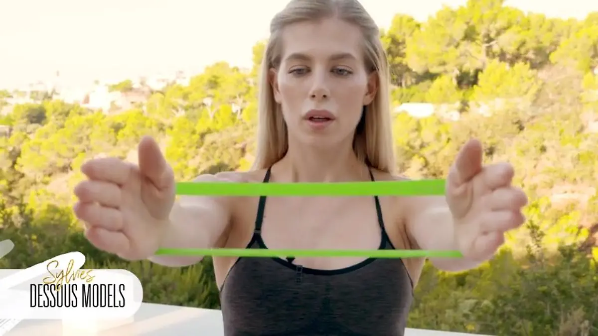 Fit wie Sylvies Dessous Models Übungen für Arme und Rücken