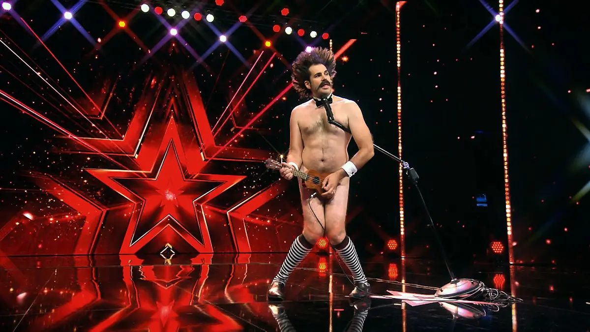 Nackt-Sänger Ugo Sanchez fällt bei der Jury durch Das Supertalent 2018: Show 12