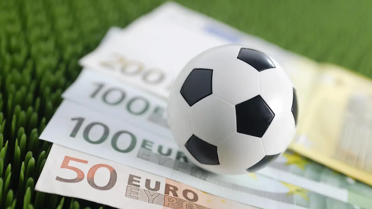 Symbolbild Geldscheine Wetten