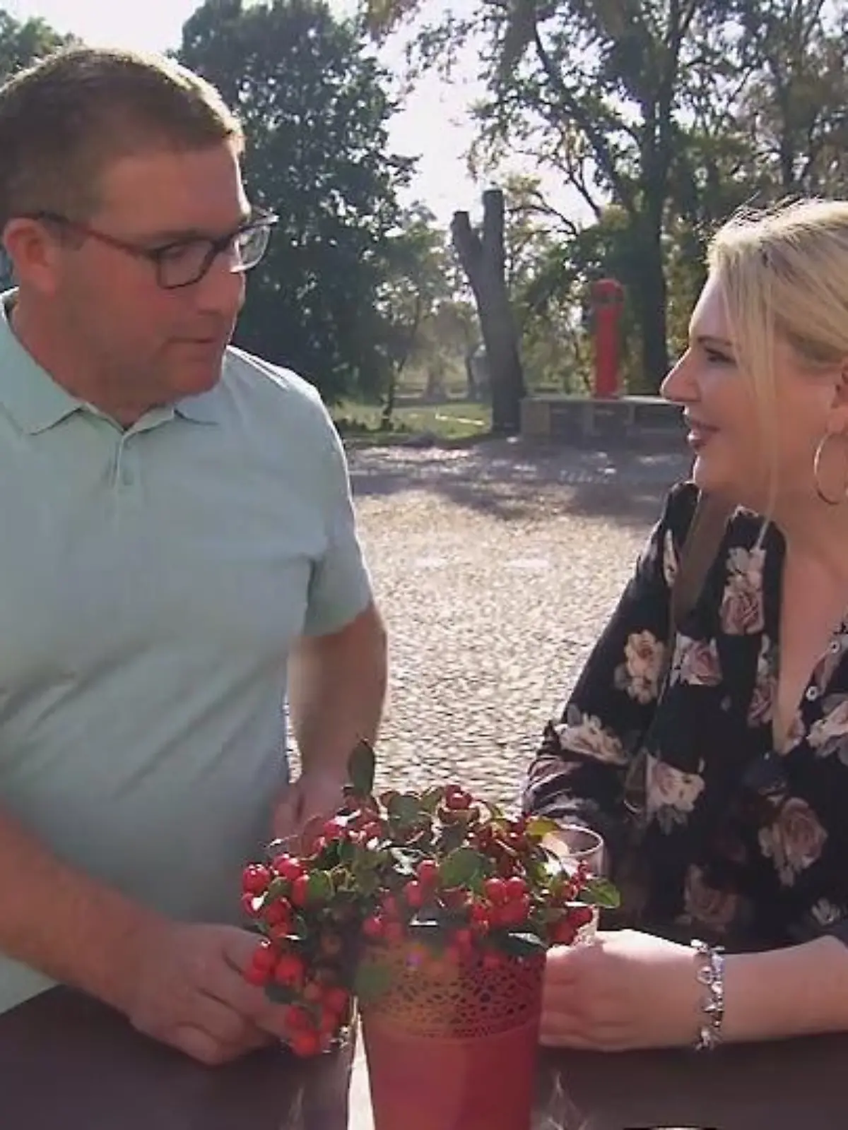 Bild zu: "Aussprache bei Dirk und Debbie"