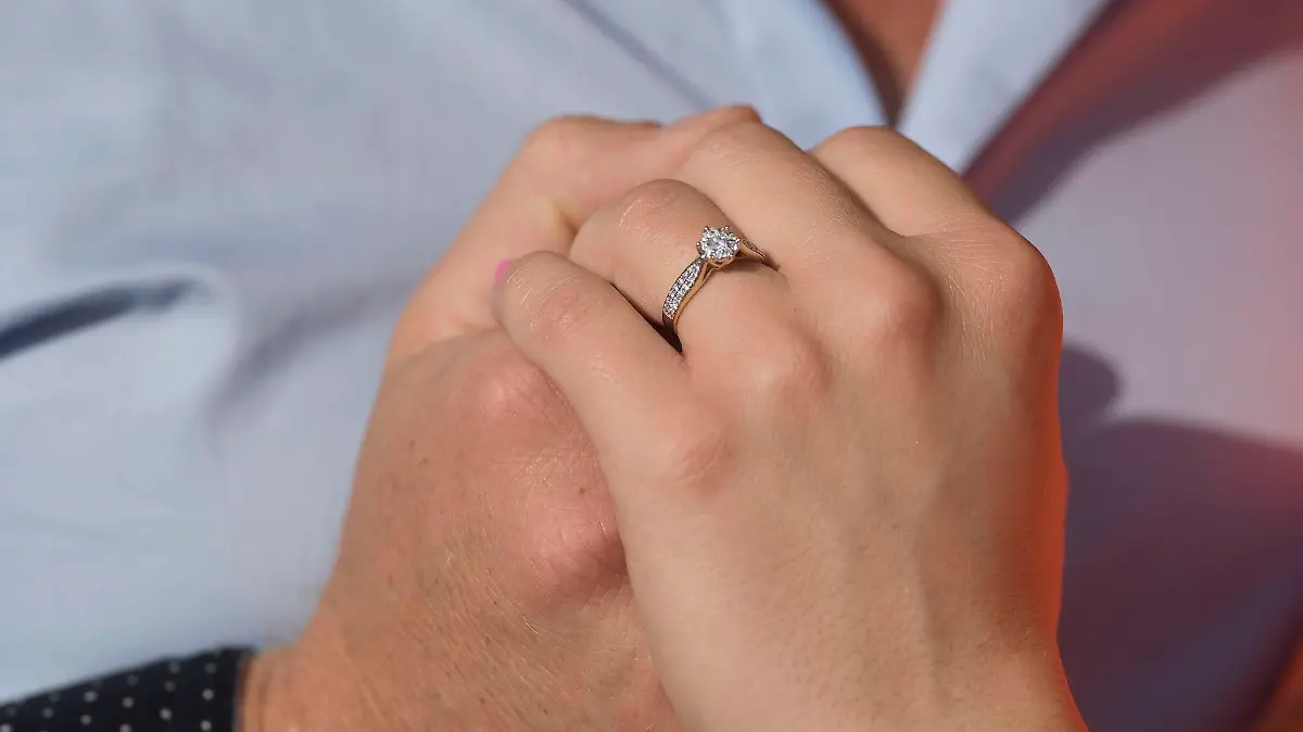 Oliwia (28, Übersetzerin) mit Ring und Farmer Jörn (38) aus Namibia
Verwendung der Bilder für Online-Medien ausschließlich mit folgender Verlinkung: "Alle Infos zu "Bauer sucht Frau" im Special bei RTL.de: https:// www.rtl.de/cms/sendungen/bauer-sucht-frau.html