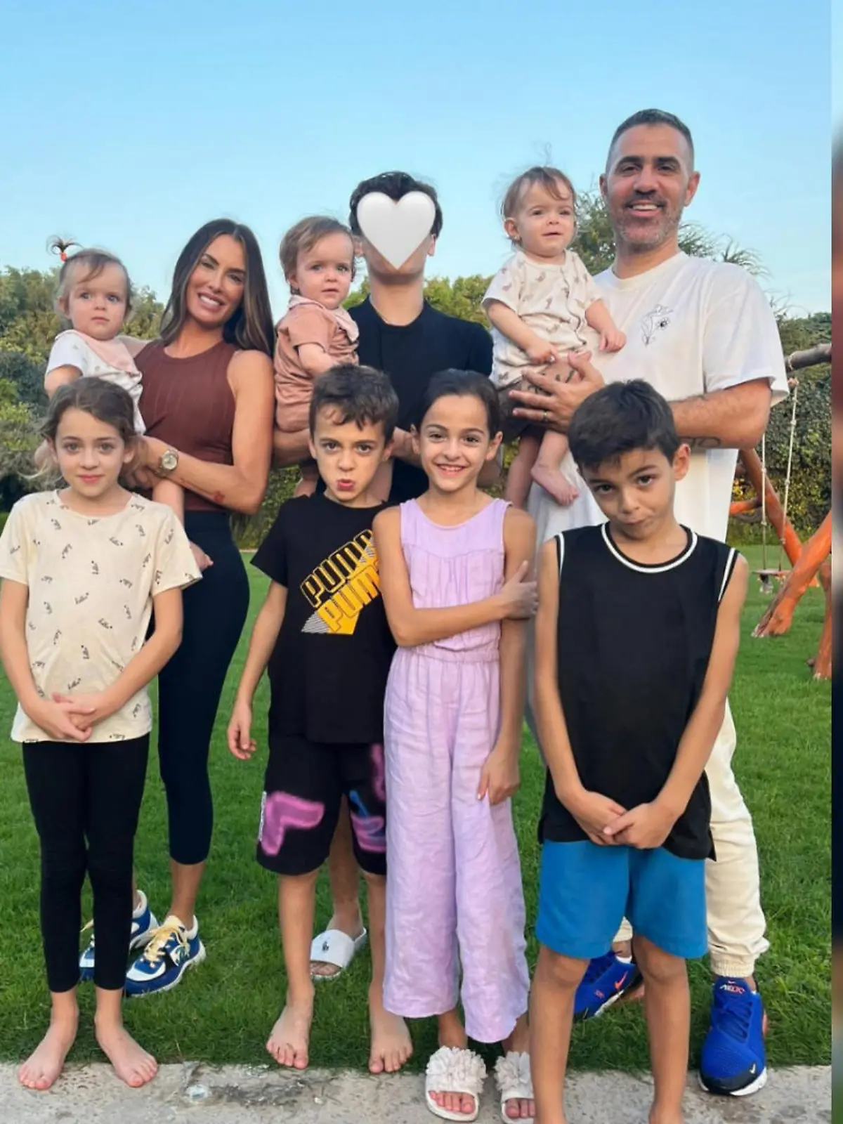 Alles nur Zufall? Wohl kaum: Anna-Maria Ferchichi teilt stolz ein Bild ihrer Großfamilie mit Bushido.
