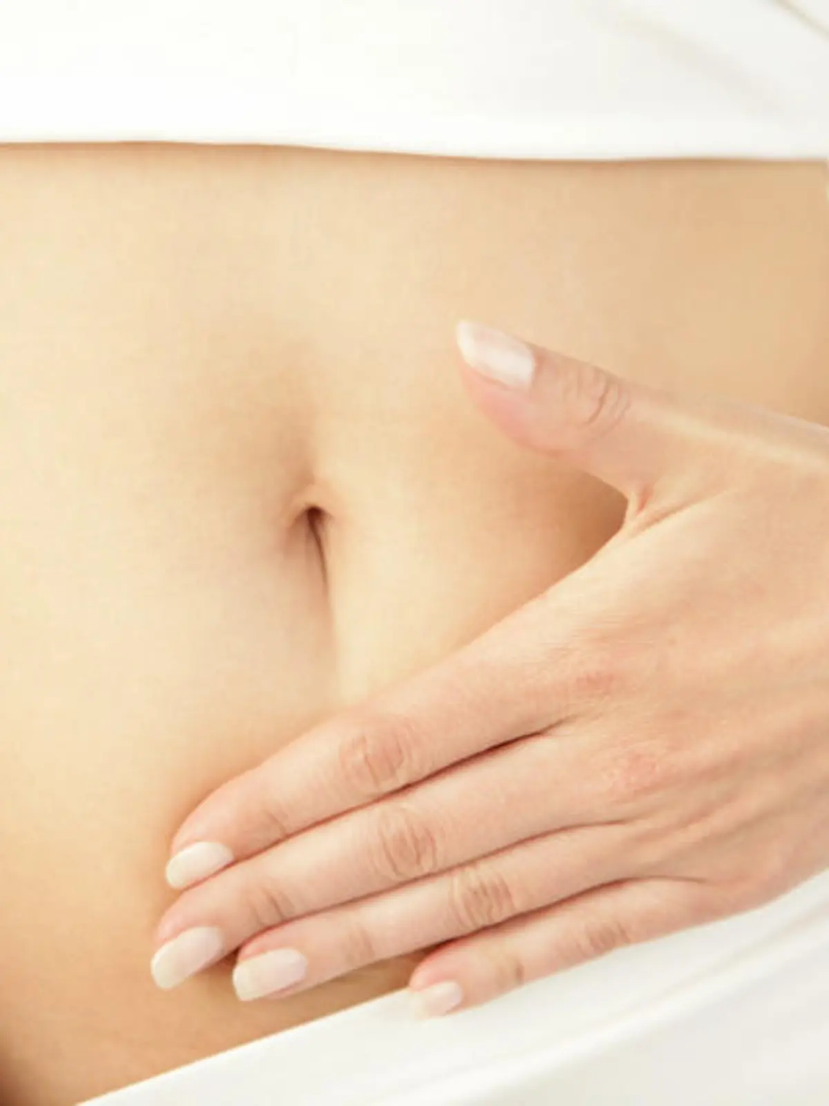 frau bauch magen magenschmerzen schmerzen Fotolia 14794497 S.jpg