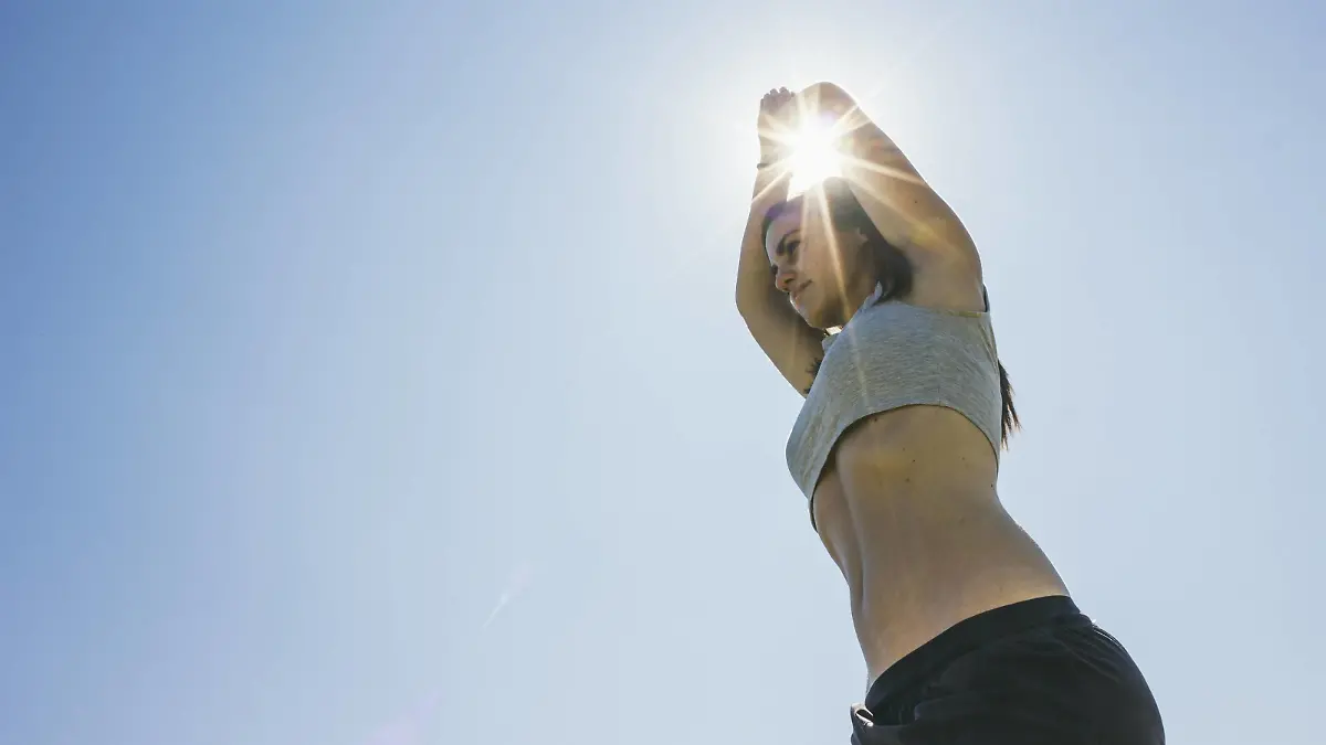 Woman doing yoga exercise at backlight model released Symbolfoto PUBLICATIONxINxGERxSUIxAUTxHUNxONLY ABZF000193
Woman Doing Yoga EXERCISE AT back light Model released Symbolic image PUBLICATIONxINxGERxSUIxAUTxHUNxONLY ABZF000193