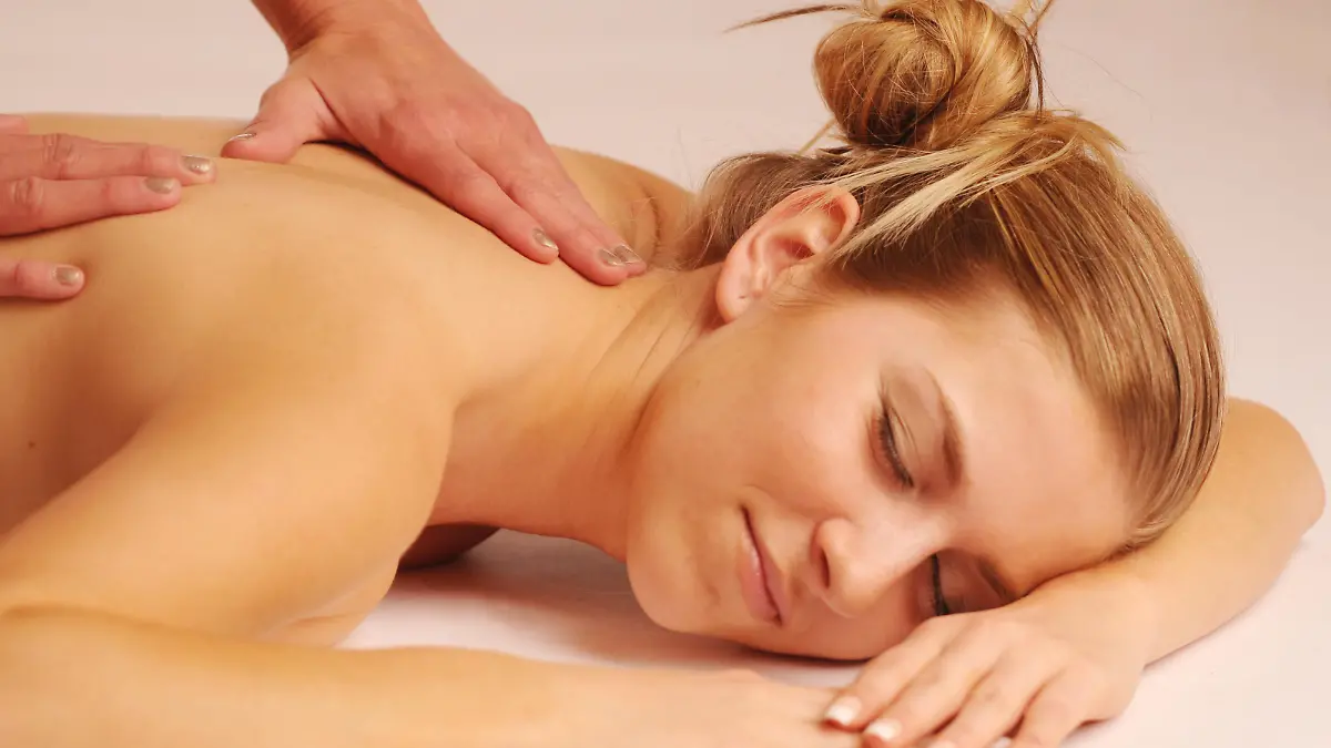relax, young woman, massage (CTK Photo/Vojtech Vlk) MODEL RELEASED, MR