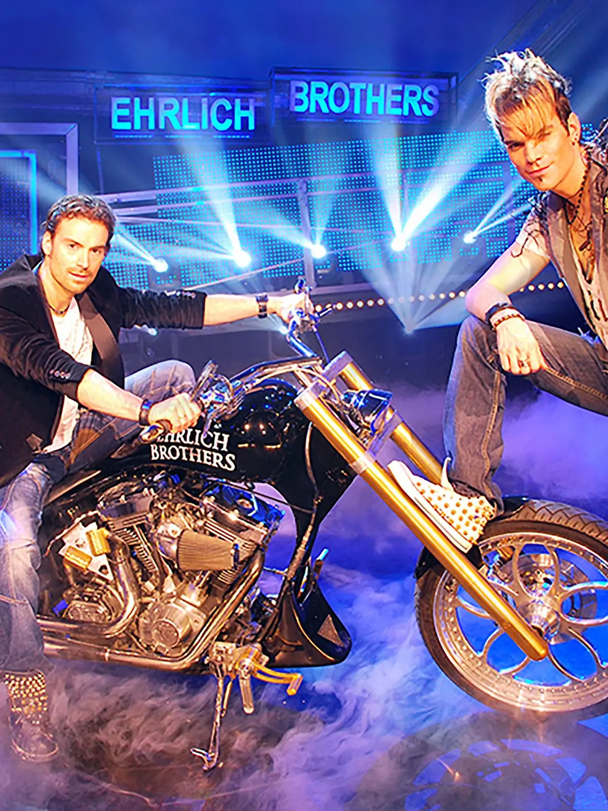 Was früher der Hase aus dem Zylinder war, ist heute die schwergewichtige Harley, mit der die Ehrlich Brothers eine sensationelle Show liefern. 