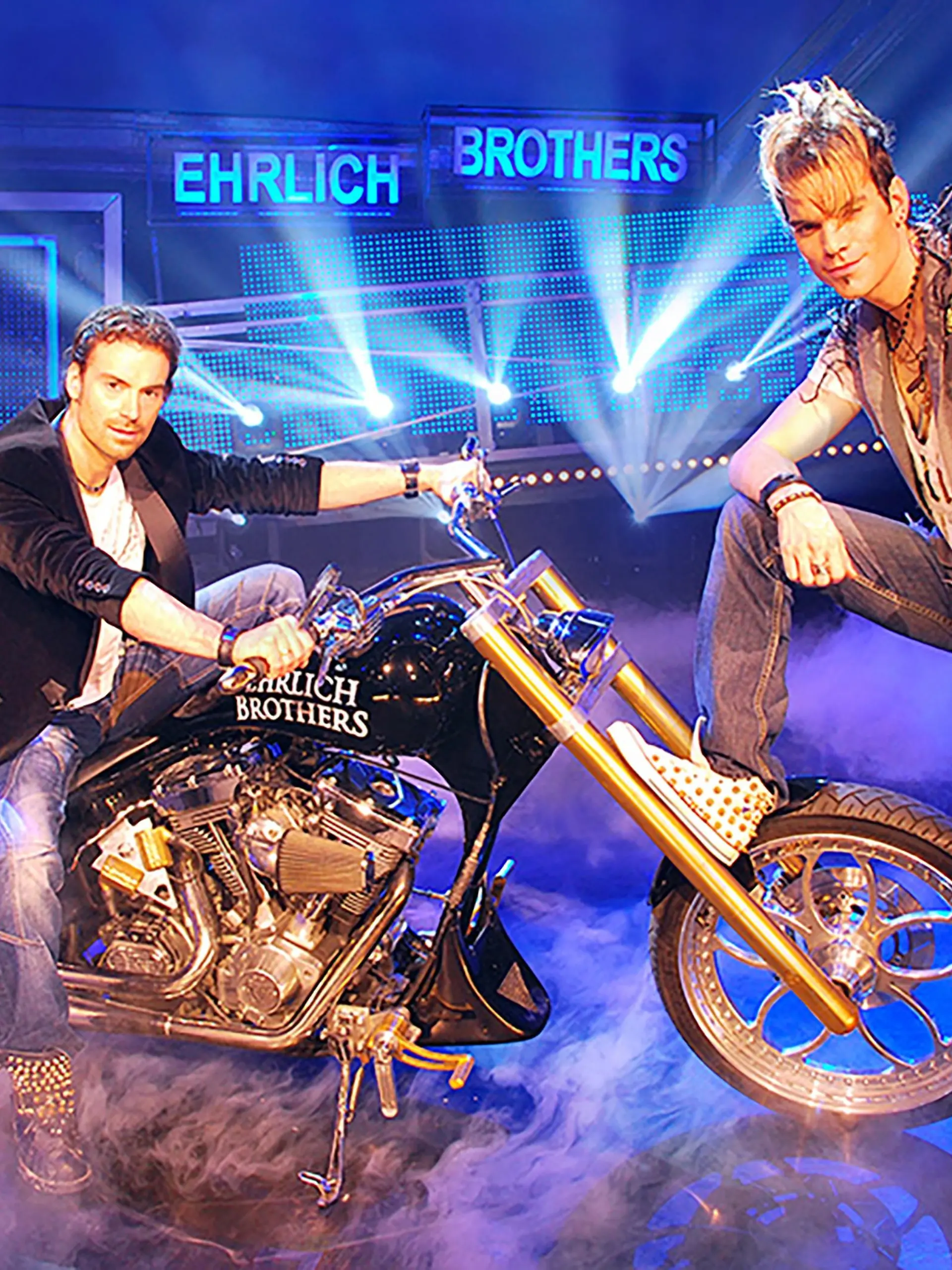 Was früher der Hase aus dem Zylinder war, ist heute die schwergewichtige Harley, mit der die Ehrlich Brothers eine sensationelle Show liefern. 