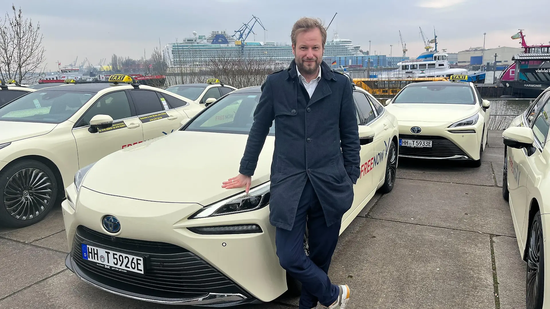 "Damit leisten wir gemeinsam mit der Taxibranche einen echten Beitrag zum Klimaschutz", so Anjes Tjarks, Senator für Verkehr und Mobilitätswende.