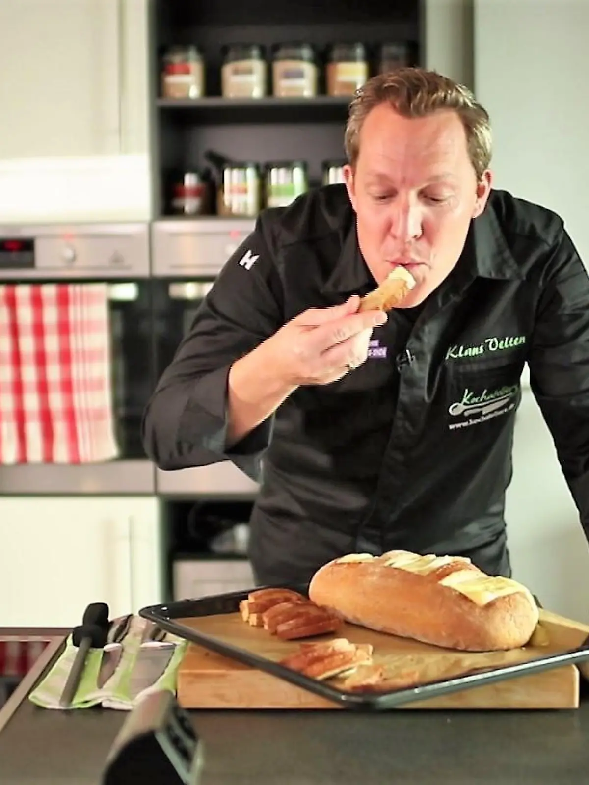 Knusprig, herzhaft, einfach lecker! Party-Käsebrot aus dem Ofen.