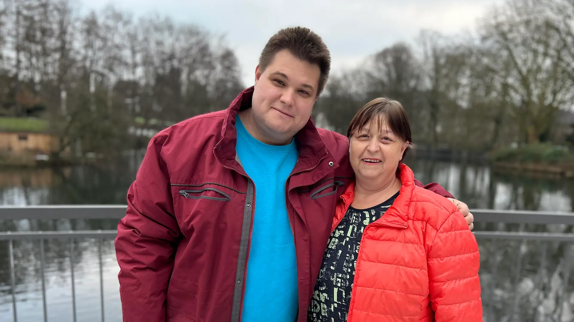 STG15 Pressefoto Sascha Regina; „Schwiegertochter gesucht'-Kandidat Sascha mit seiner Mama Regina