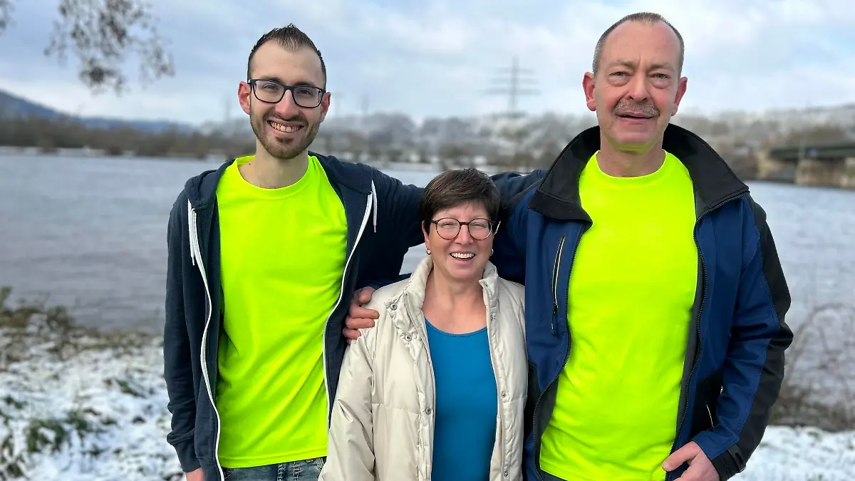"Schwiegertochter gesucht"-Kandidat Thomas zusammen mit Mama Beatrix und Papa Werner in seiner Heimat an der Mosel