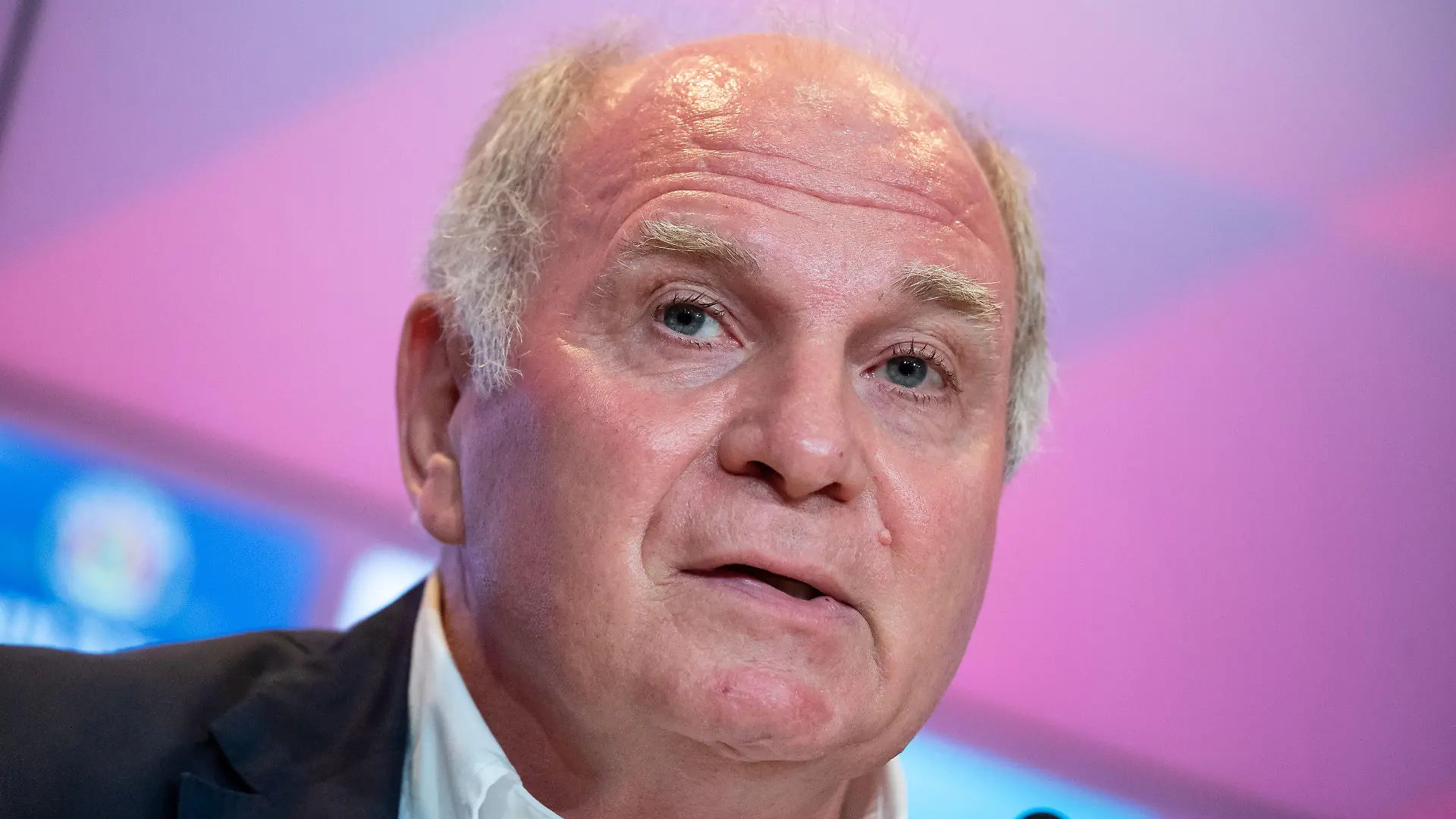 ARCHIV - 30.08.2019, Bayern, München: Uli Hoeneß, Ehrenpräsident des FC Bayern München. Hoeneß äußert sich zu Bayern-Torwart Manuel Neuer. (zu dpa: «Hoeneß: «Keine unüberbrückbaren Differenzen» zwischen FCB und Neuer») Foto: Sven Hoppe/dpa +++ dpa-Bildfunk +++