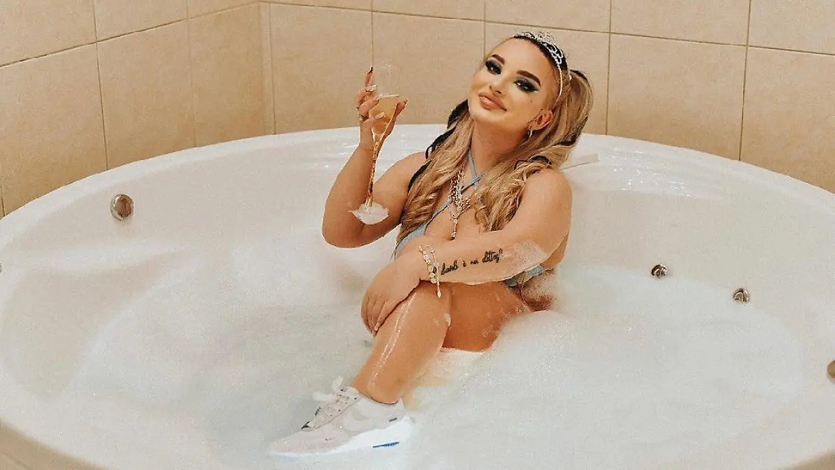 Playmate und Auftritte in einer TV-Show in Polen, nun ist sie tot: Mia Nesti Baka.