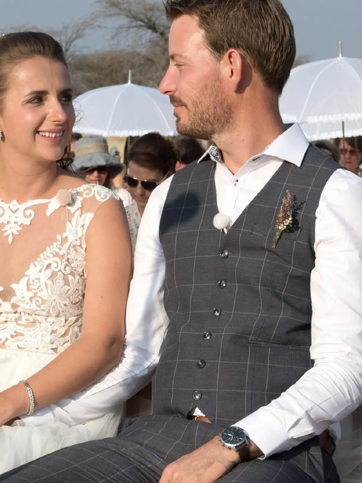 Bild zu: "Erste Bilder der Hochzeit in Namibia"