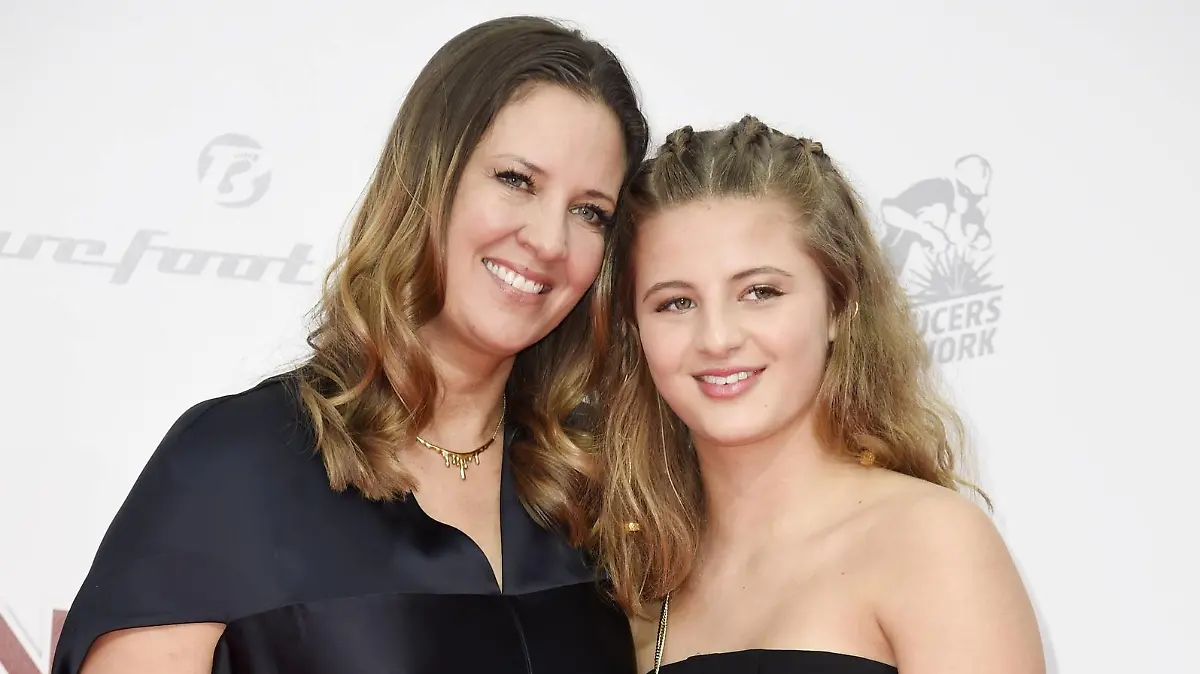 Dana Schweiger mit Tochter Emma Schweiger bei der Premiere des Kinofilms Conni & Co 2 - Das Geheimnis des T-Rex im Cinestar Sony Center. Berlin, 09.04.2017 Foto:xF.xKernx/xFuturexImage
Dana Schweiger with Daughter Emma Schweiger at the Premiere the Cinema Conni & Co 2 the Secret the T Rex in Cine Star Sony Center Berlin 09 04 2017 Photo XF xKernx xFuturexImage
