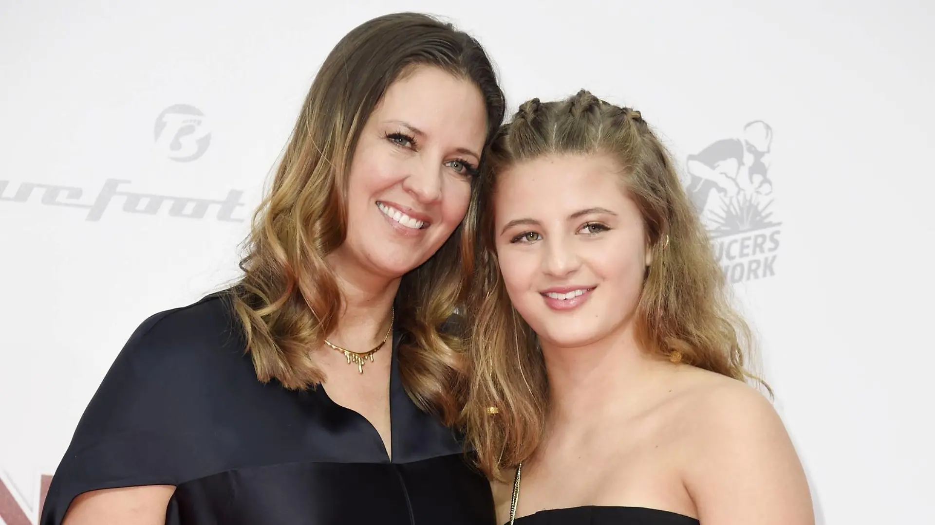 Dana Schweiger mit Tochter Emma Schweiger bei der Premiere des Kinofilms Conni & Co 2 - Das Geheimnis des T-Rex im Cinestar Sony Center. Berlin, 09.04.2017 Foto:xF.xKernx/xFuturexImage

Dana Schweiger with Daughter Emma Schweiger at the Premiere the Cinema Conni & Co 2 the Secret the T Rex in Cine Star Sony Center Berlin 09 04 2017 Photo XF xKernx xFuturexImage  