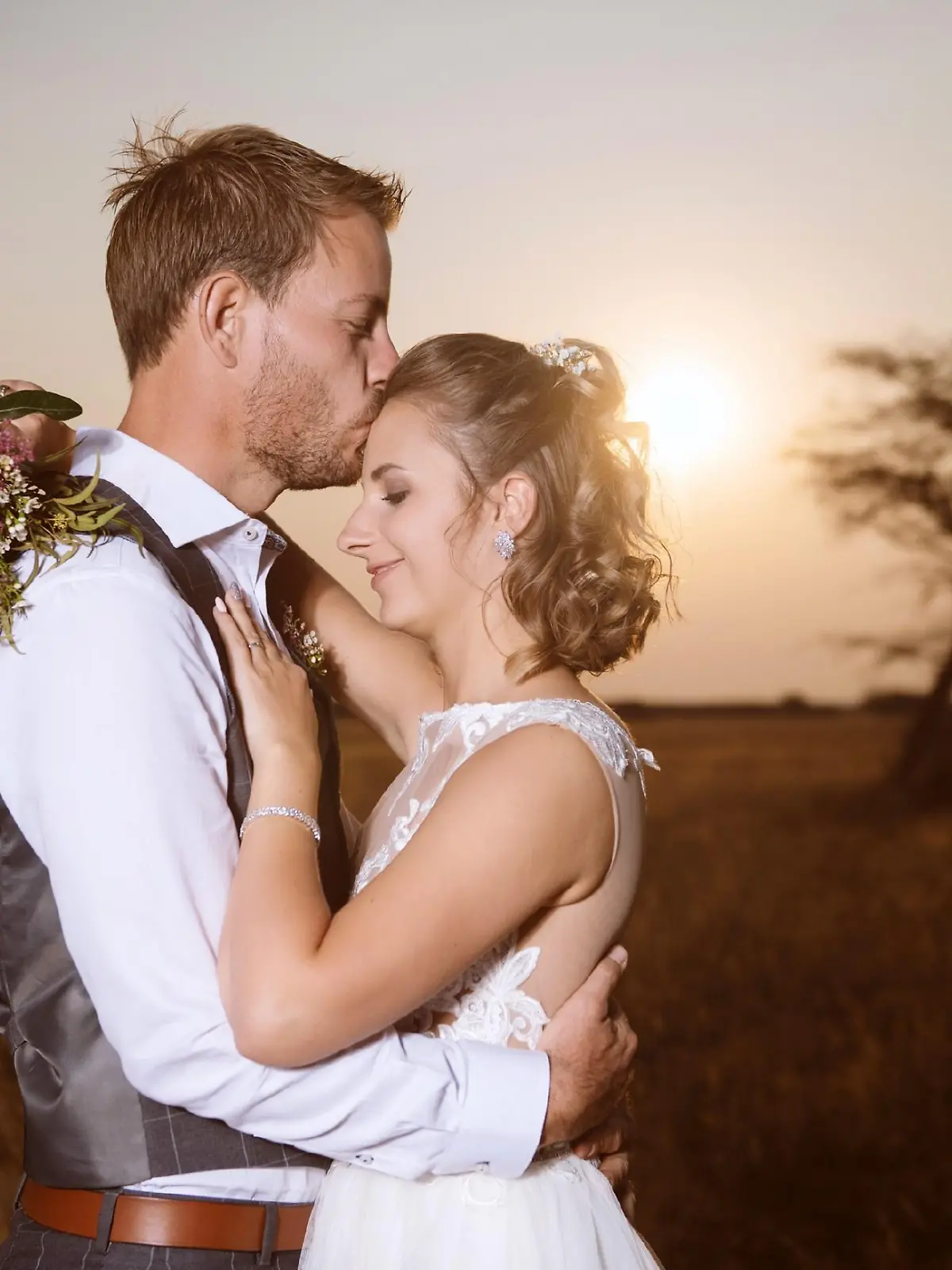 Das "Bauer sucht Frau"-Traumpaar Gerald (33) und Anna (28) haben geheiratet. Auf der Farm von Gerald in Namibia feierte das frisch vermählte Paar gemeinsam mit Geralds Freunden und seiner Verwandschaft ein großes Fest.