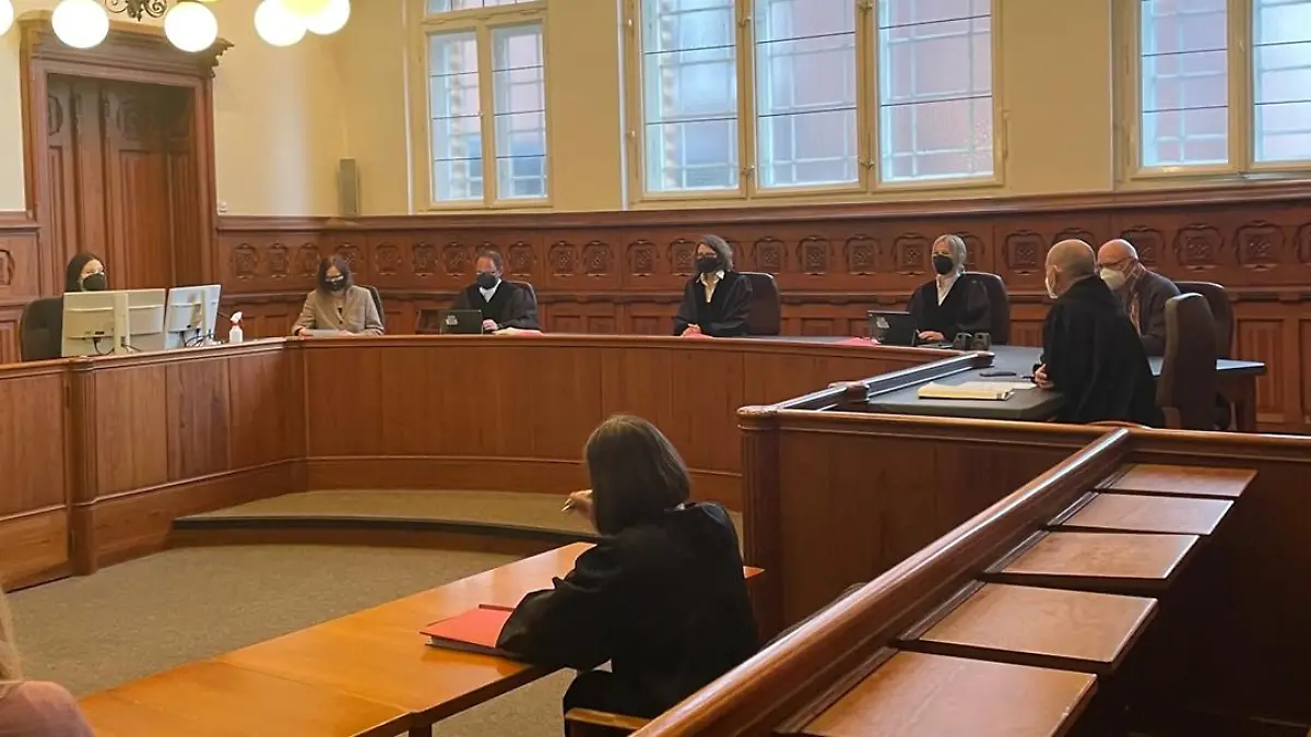 Da die Angeklagt zum Tatzeitpunkt minderjährig ist, findet der Prozess unter Ausschluss der Öffentlichkeit statt.