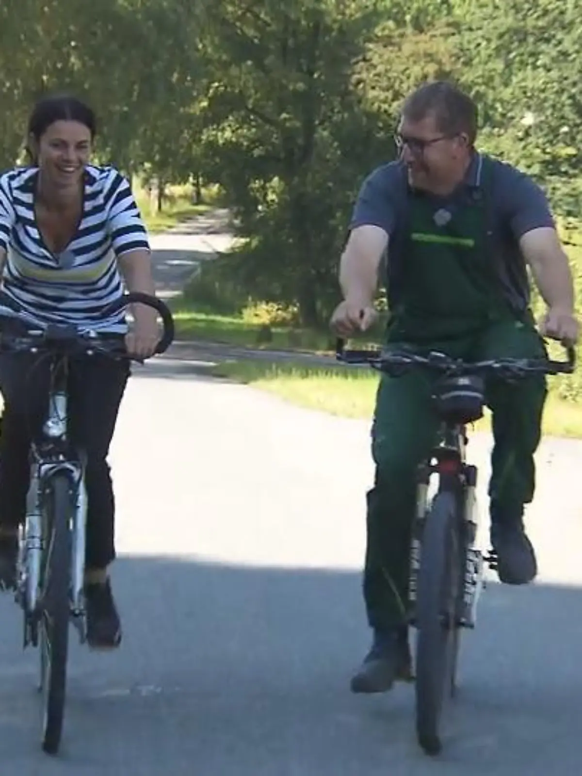 Bild zu: "Dirk überrascht seine Lena"