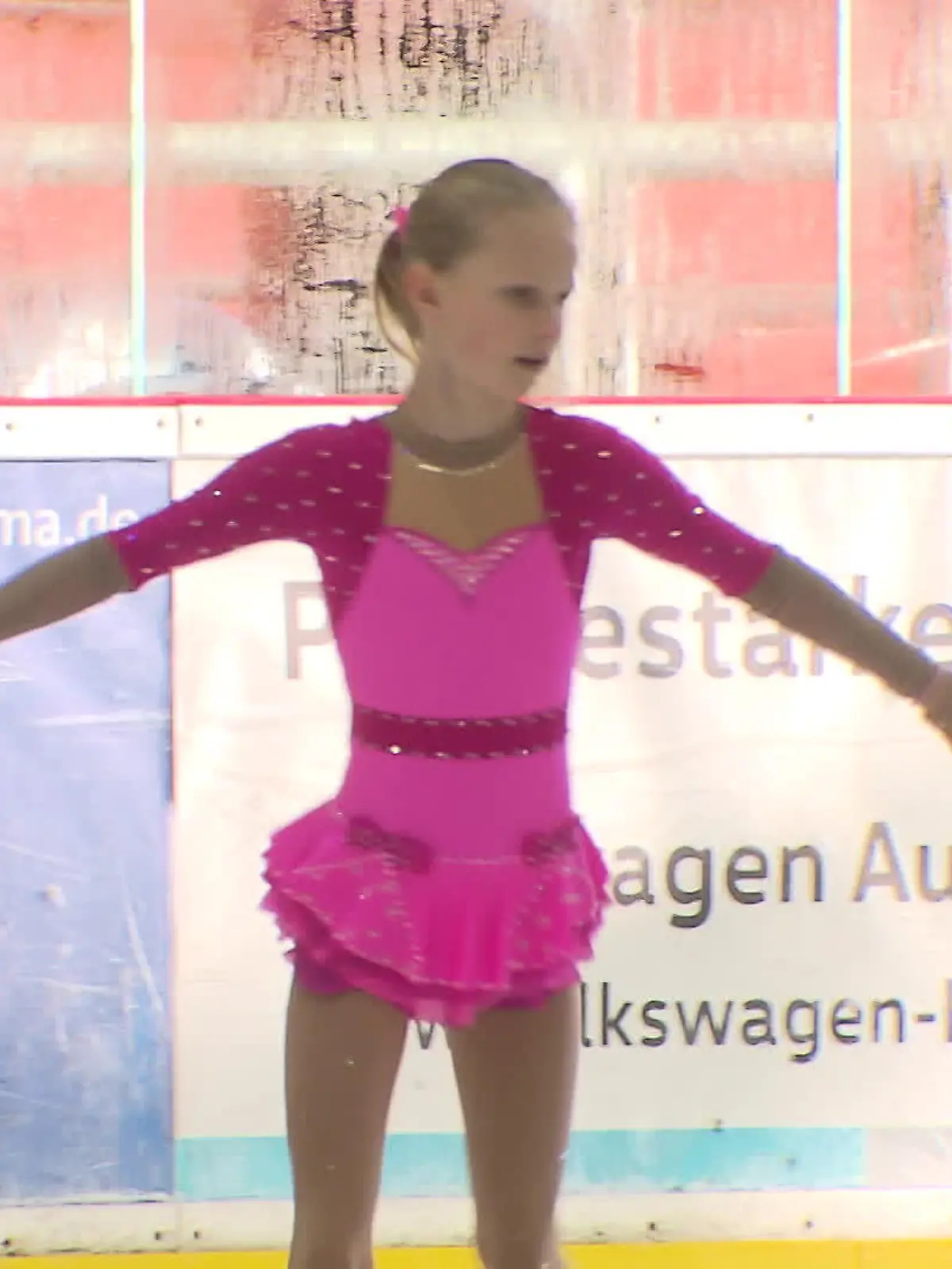 Bild zu: "Alena darf zu "Holidays on Ice""