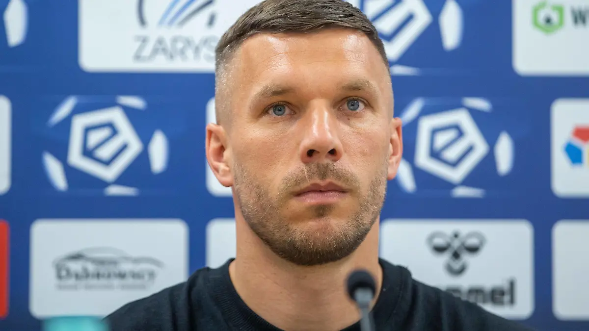 ZABRZE 20.05.2022 PKO EKSTRAKLASA GORNIK ZABRZE press conference, PK, Pressekonferenz LUKAS PODOLSKI FOT. MICHAL CHWIEDUK / FOKUSMEDIA.COM.PL / NEWSPIX.PL --- Newspix.pl PUBLICATIONxNOTxINxPOL 220520CHW005