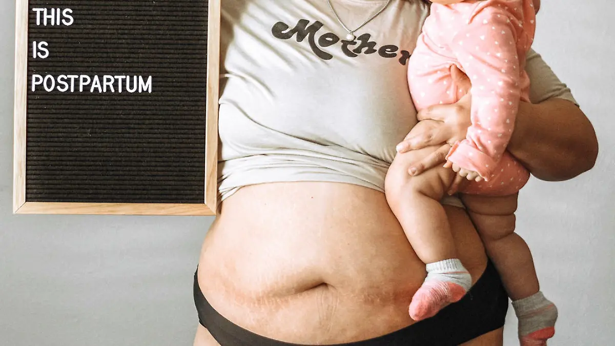 Meg Boggs feiert ihren Körper nach der Geburt ihrer Tochter mit dem Hashtag #this_is_postpartum