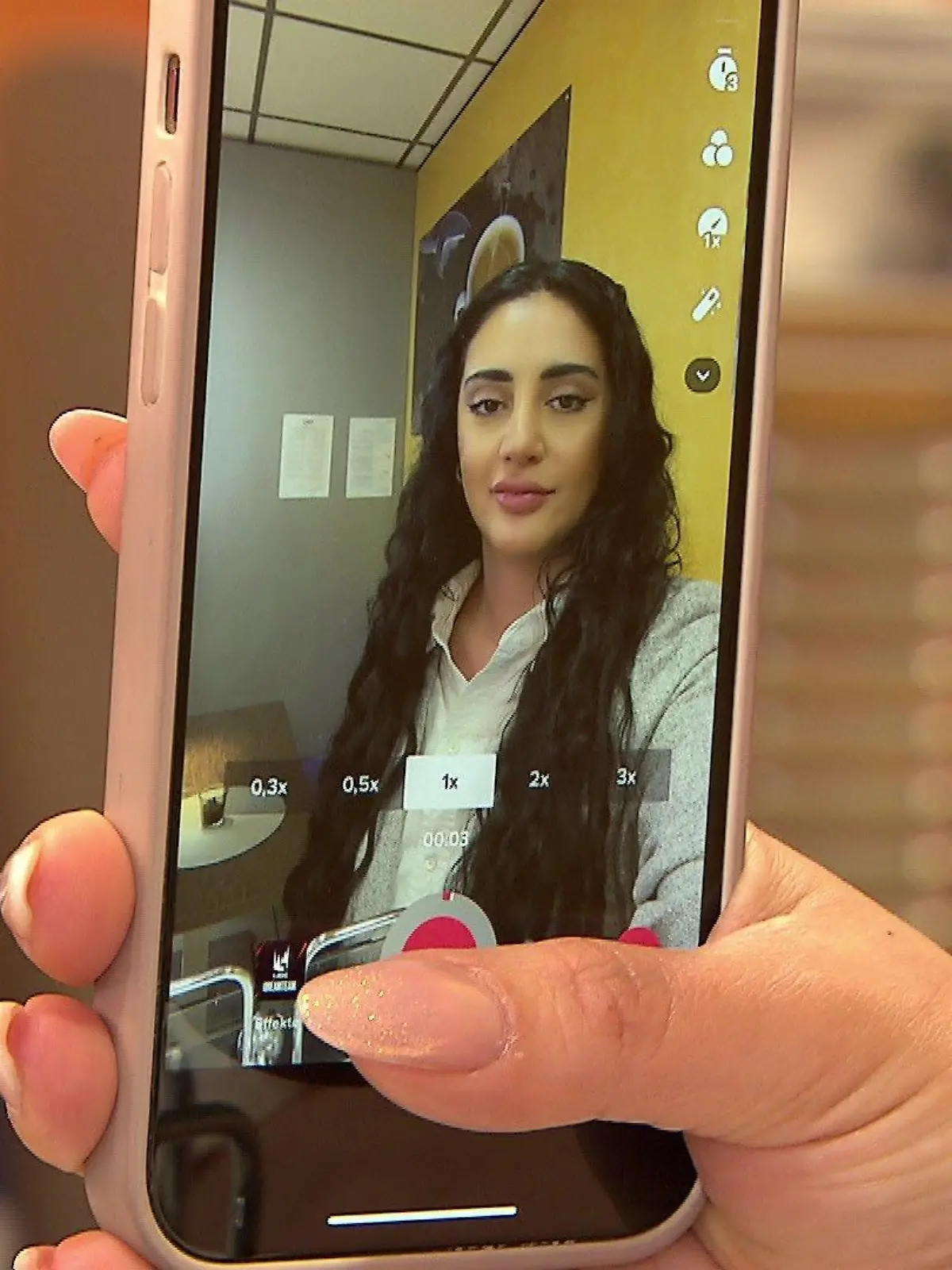 Mit ihren Tiktok-Videos begeistert Esra Cayir auf ihrem Kanal 1,8 Millionen Follower.