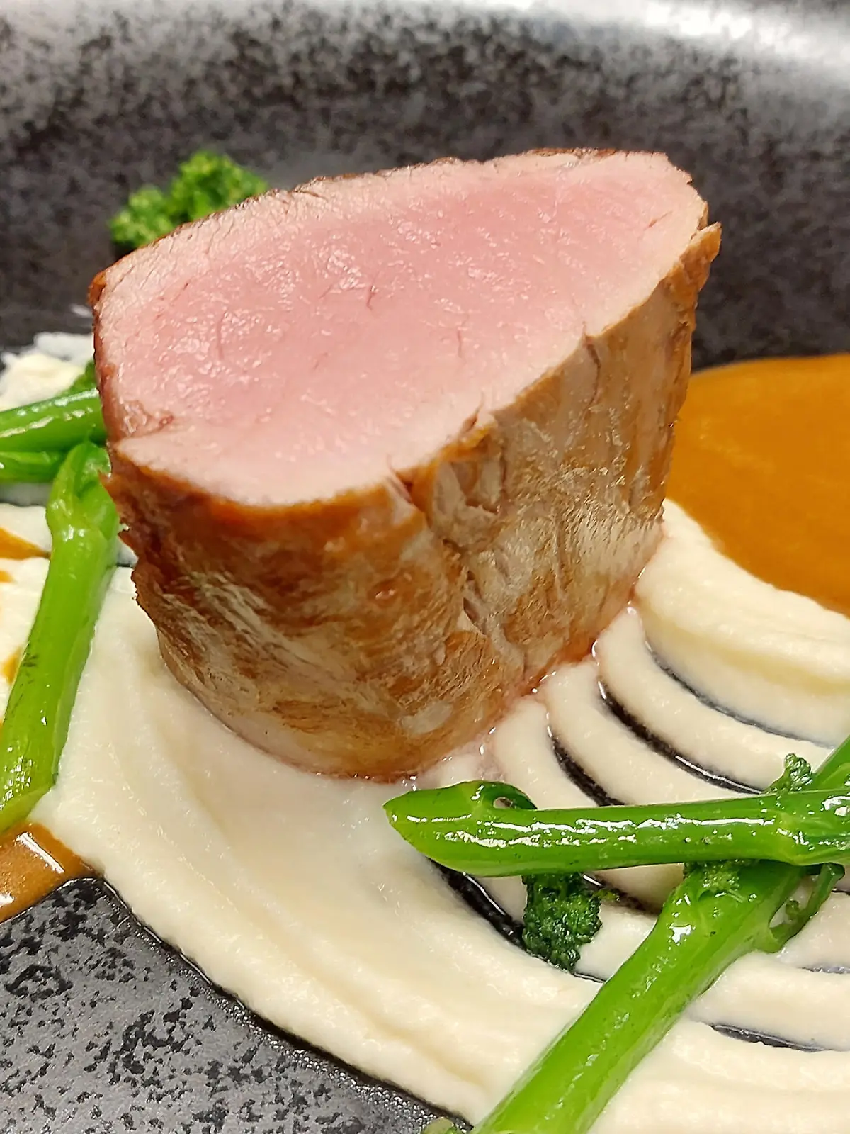 So könnte es auch bald in Ihrer Küche aussehen. Schweinfilet samt Beilagen.