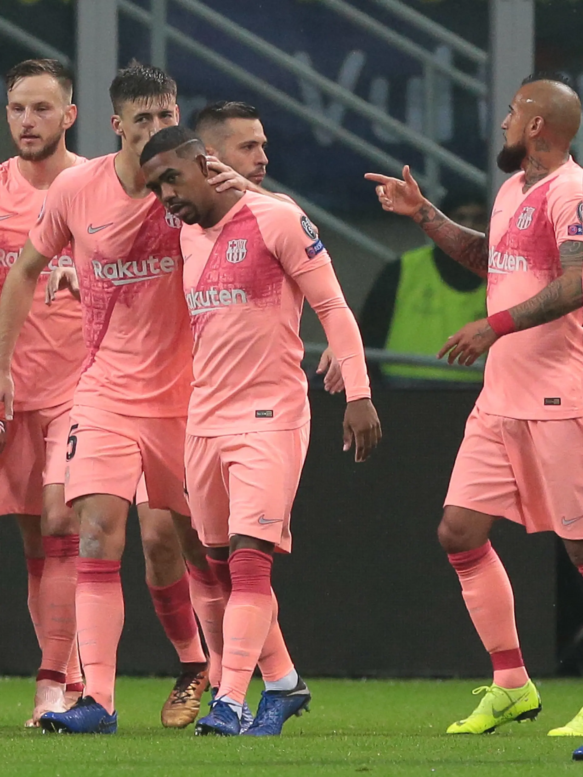 MILAN, ITALY - NOVEMBER 06:  Malcom (C) of FC Barcelona celebrates with his team-mates after scoring the opening goal during the Group B match of the UEFA Champions League between FC Internazionale and FC Barcelona at San Siro Stadium on November 6, 2018 in Milan, Italy.  (Photo by Emilio Andreoli/Getty Images)