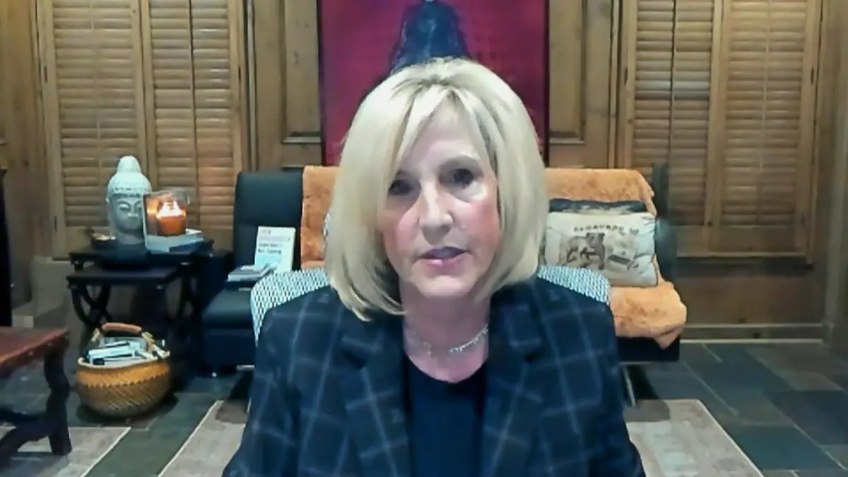 Erin Brockovich engagiert sich für die Anwohner in Ohio. Hier war vor gut zwei Wochen ein Zug voller Giftstoffe entgleist.