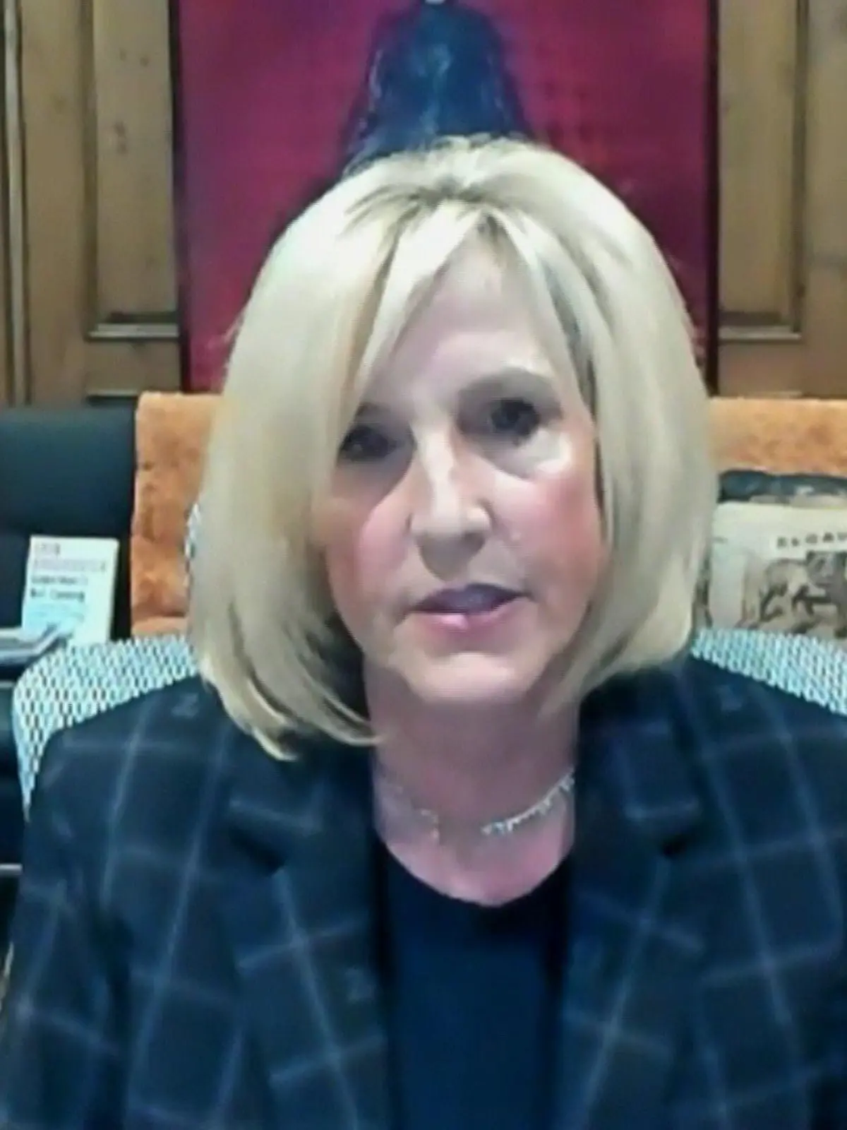 Erin Brockovich engagiert sich für die Anwohner in Ohio. Hier war vor gut zwei Wochen ein Zug voller Giftstoffe entgleist.