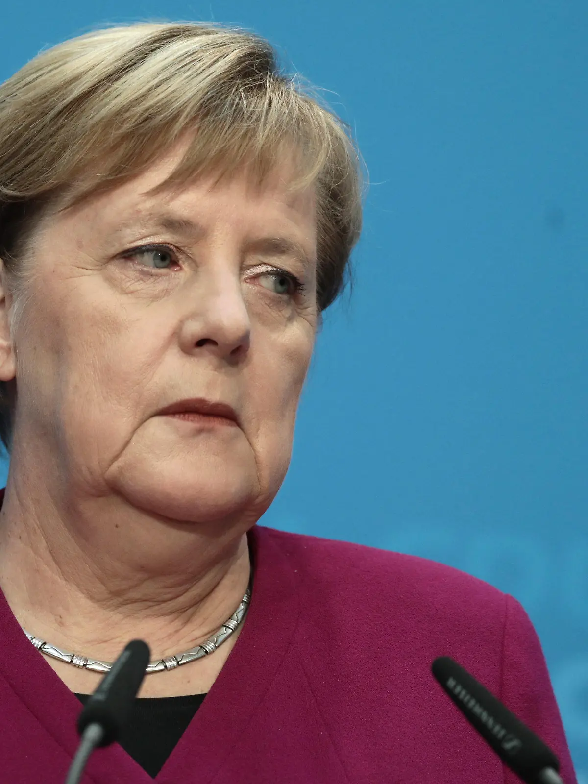 29.10.2018, Berlin: Angela Merkel, Bundeskanzlerin und CDU-Vorsitzende, äußert sich bei einer Pressekonferenz mit dem Ministerpräsidenten von Hessen, Bouffier, im Konrad-Adenauer-Haus nach den Gremiensitzungen der Partei zum Ausgang der Landtagswahl in Hessen. Foto: Kay Nietfeld/dpa +++ dpa-Bildfunk +++