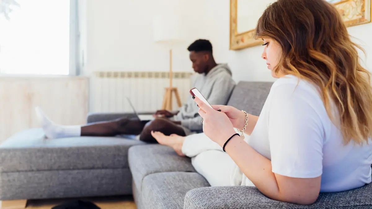 Full article: Converting smartphone interference into favorable ...