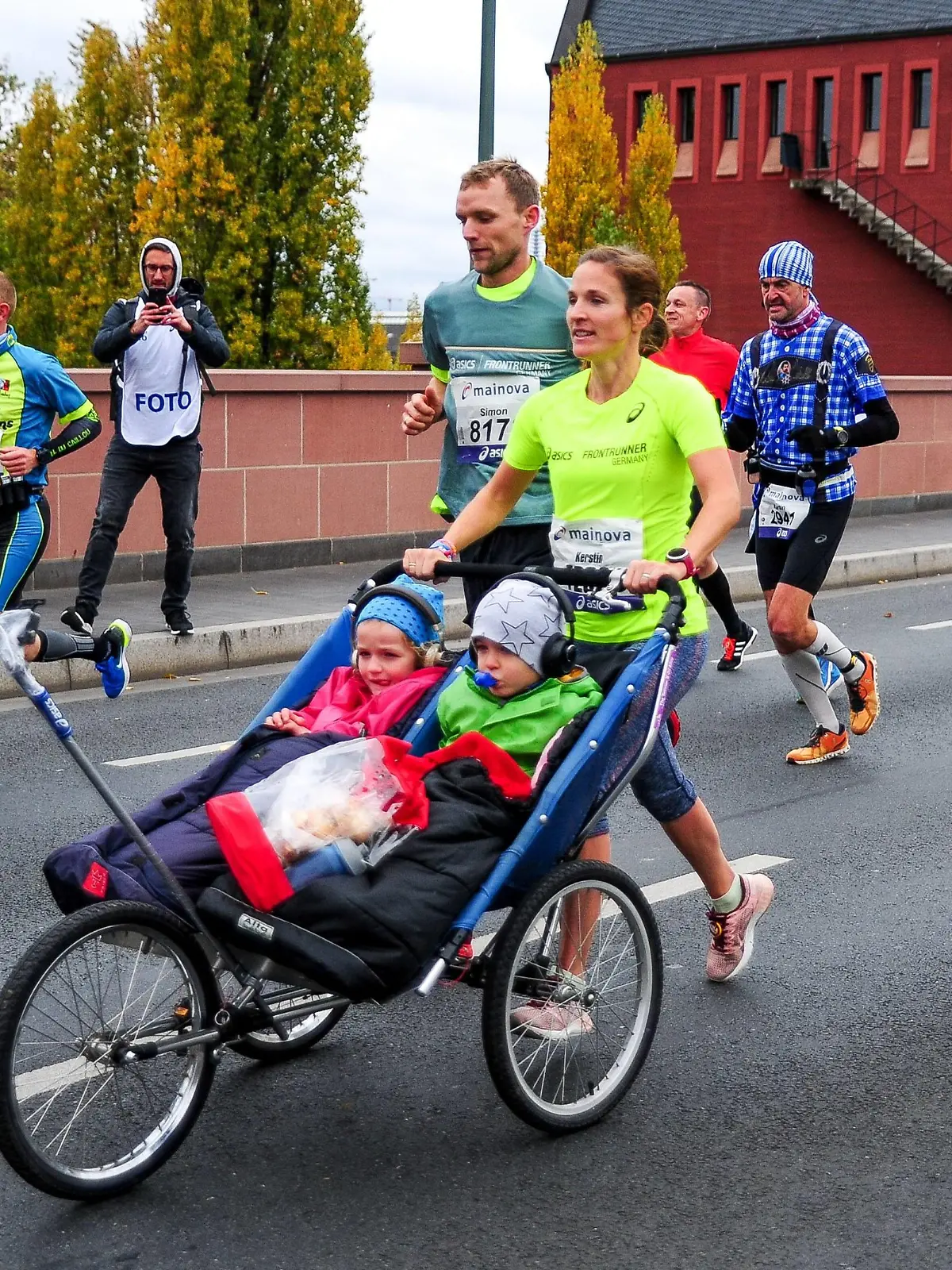 Marathon-Mama Kerstin Bertsch auf der Strecke in Frankfurt