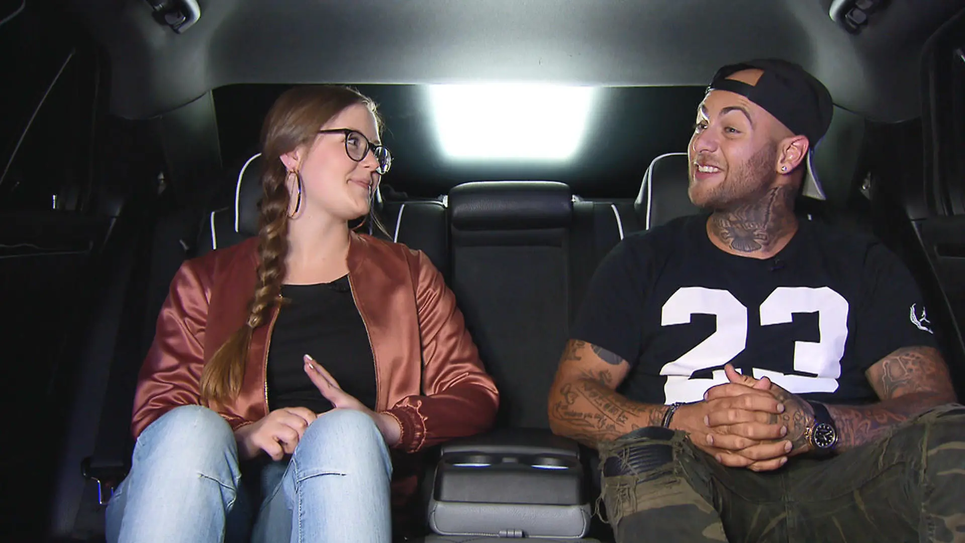 Okan kann nicht fassen wieviel er mit Nadine gemeinsam hat Beide haben eine Leidenschaft für Motorräder