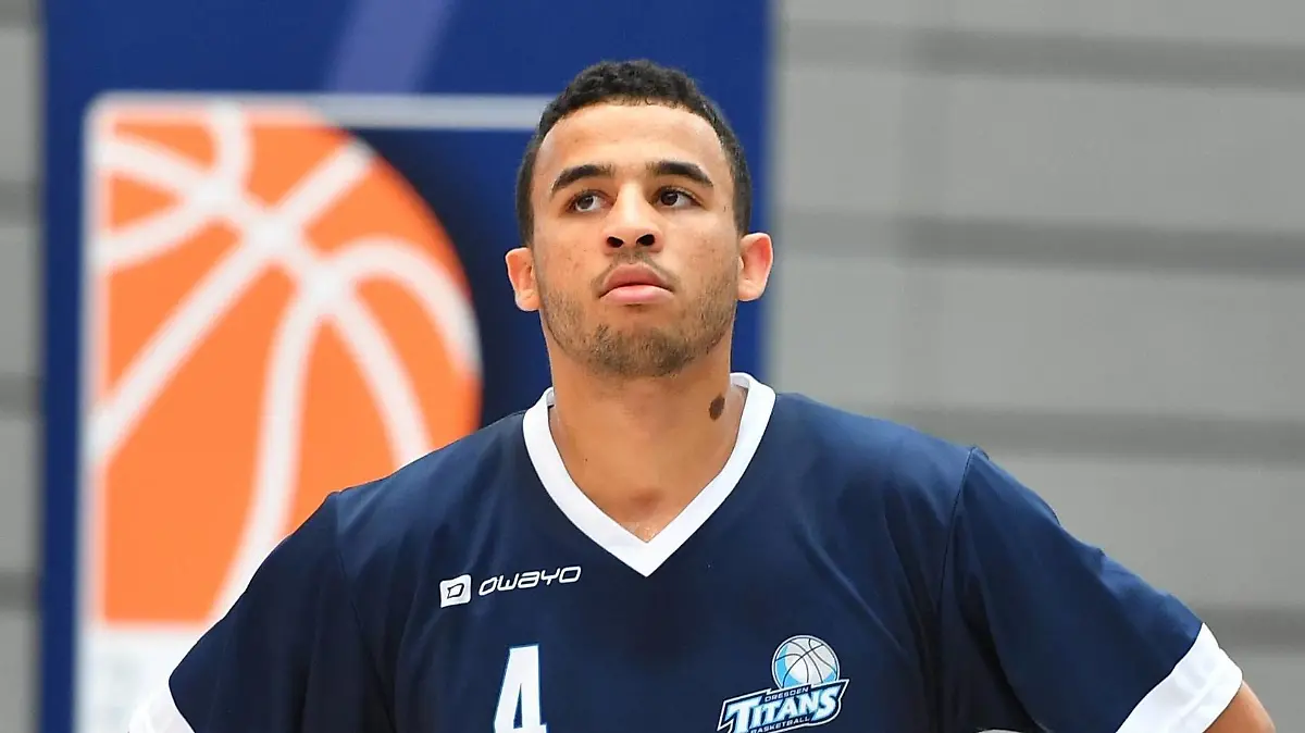 Noah Berge (Dresden), Dresden Titans gegen Scanplus Baskets Elchingen, Basketball, 2. Bundesliga ProB der Männer, Saison 2017/2018, Dresden, Margon Arena, 15.10.2017, *** Noah Mountains Dresden Dresden Titans against Baskets Elchingen Basketball 2 Bundesliga ProB the Men Season 2017 2018 Dresden Margon Arena 15 10 2017